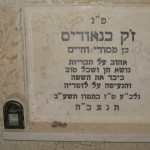 מצבות בכוכים 68